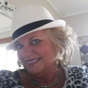 Meet your Posher, Becky